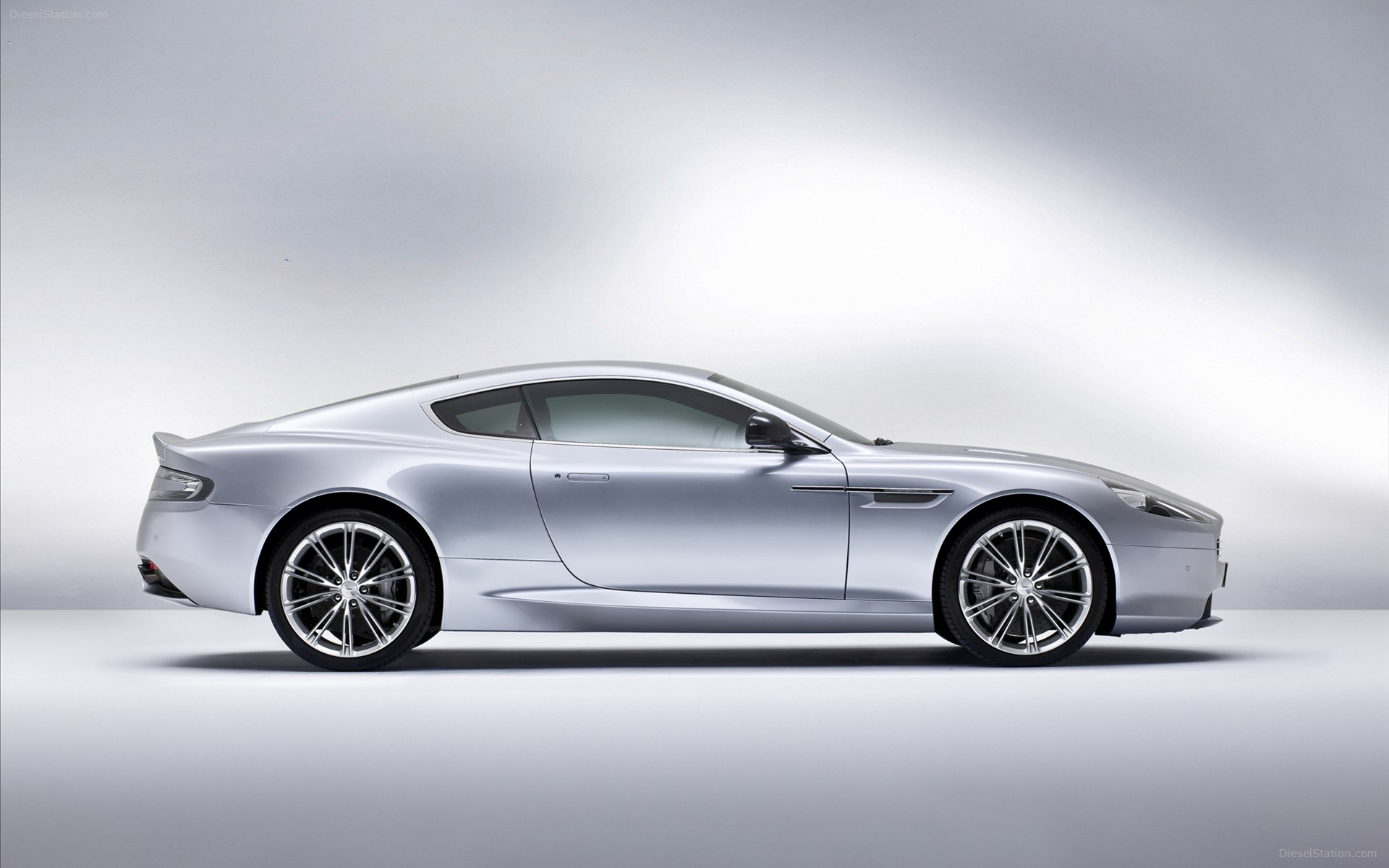 Aston Martin DB9 2013